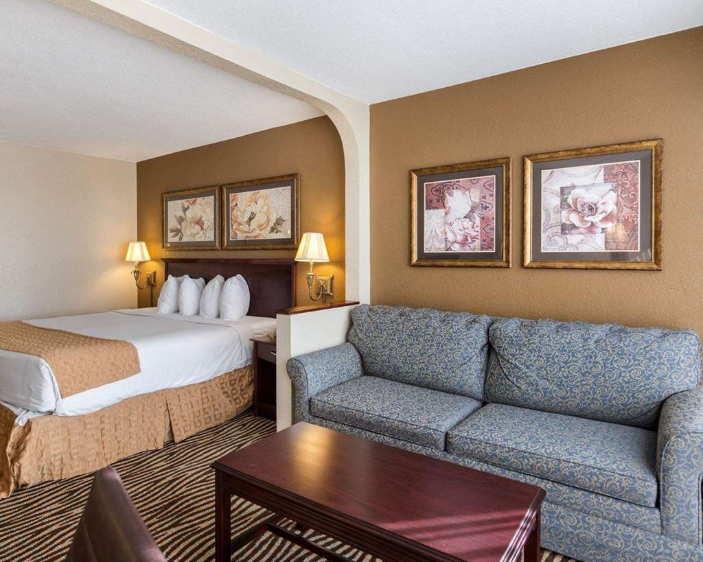 Quality Inn Near Hampton Coliseum Room photo