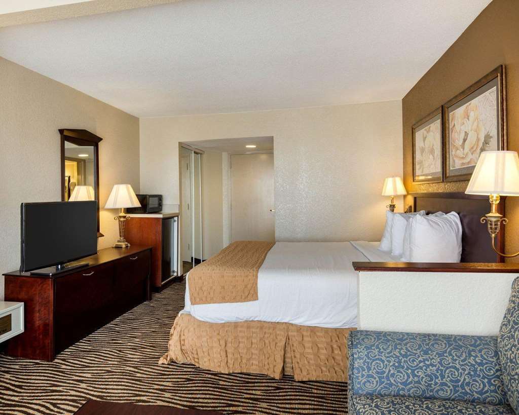 Quality Inn Near Hampton Coliseum Room photo