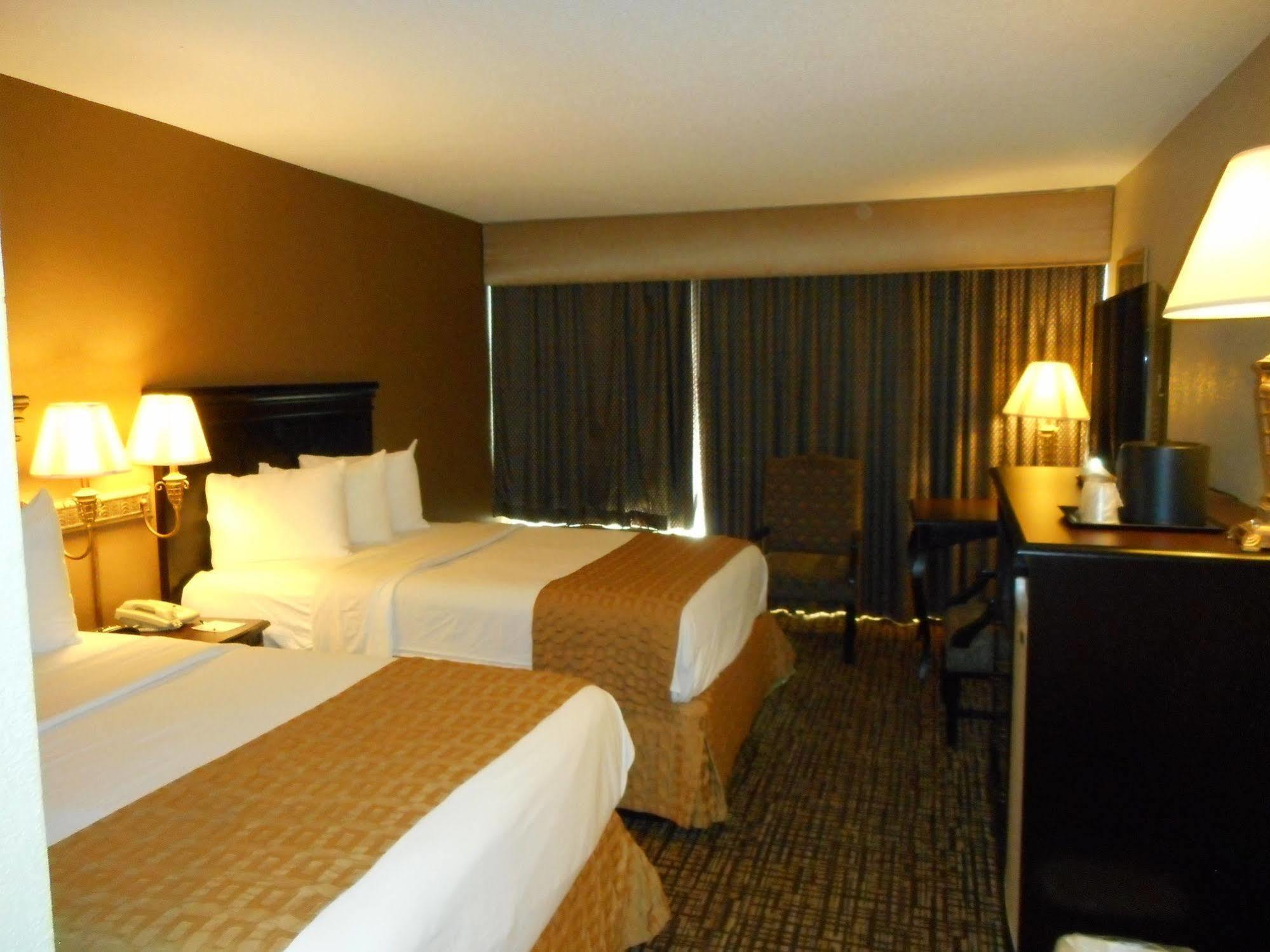 Quality Inn Near Hampton Coliseum Exterior photo